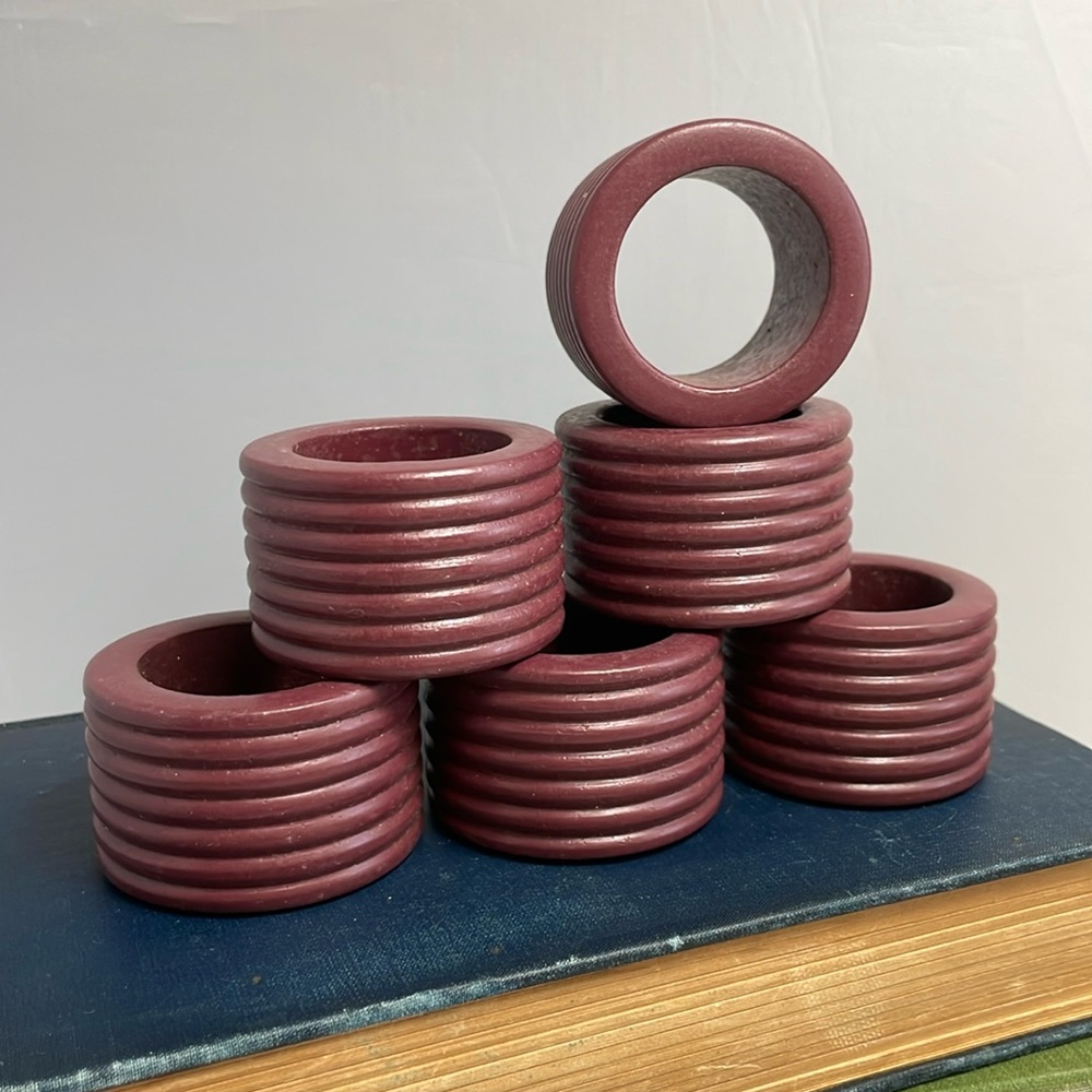 6 Plum Ribbed Napkin‎ Rings